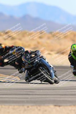 media/Jan-10-2025-CVMA Friday Practice (Fri) [[489e0da257]]/Group 4 and Trackday/Session 4 (Turn 16)/